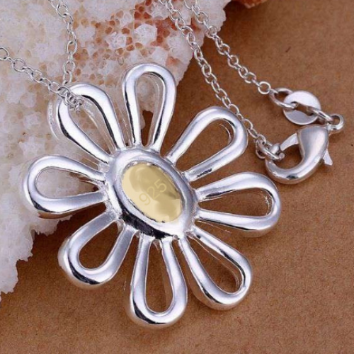 Flower-Power Daisy Two-Tone Silver Necklace and Earrings Set for Women