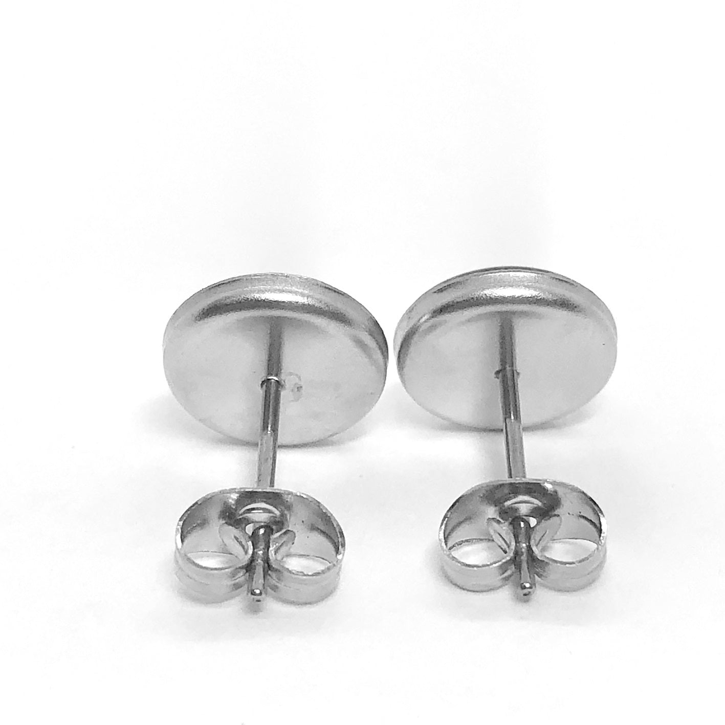 feshionn-iobi-skull-crossbones-enamel-button-stud-earrings