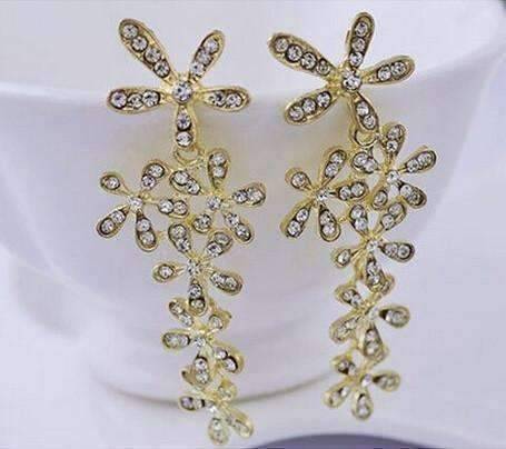 Feshionn IOBI Earrings Flower Crystal Drop Chandelier Earrings in Yellow or White Gold